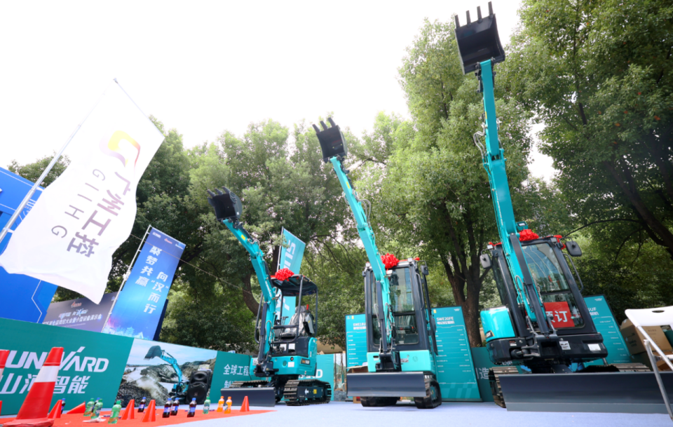 九游体育(中国)官方网站智能微挖“天团”闪耀武汉，引领绿色施工潮流