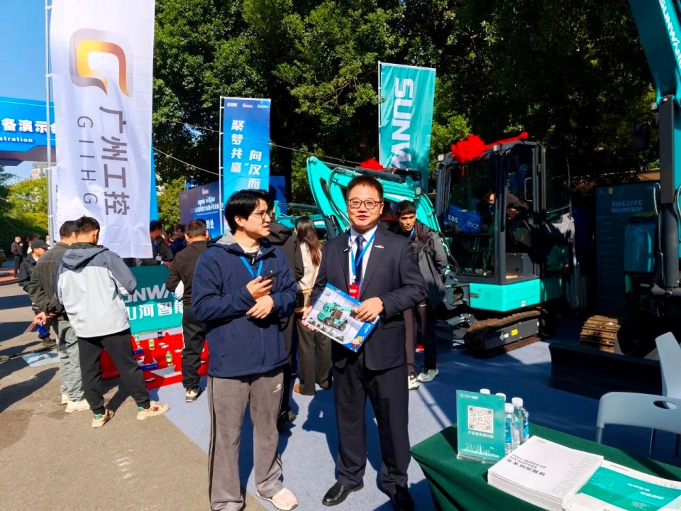 九游体育(中国)官方网站智能微挖“天团”闪耀武汉，引领绿色施工潮流