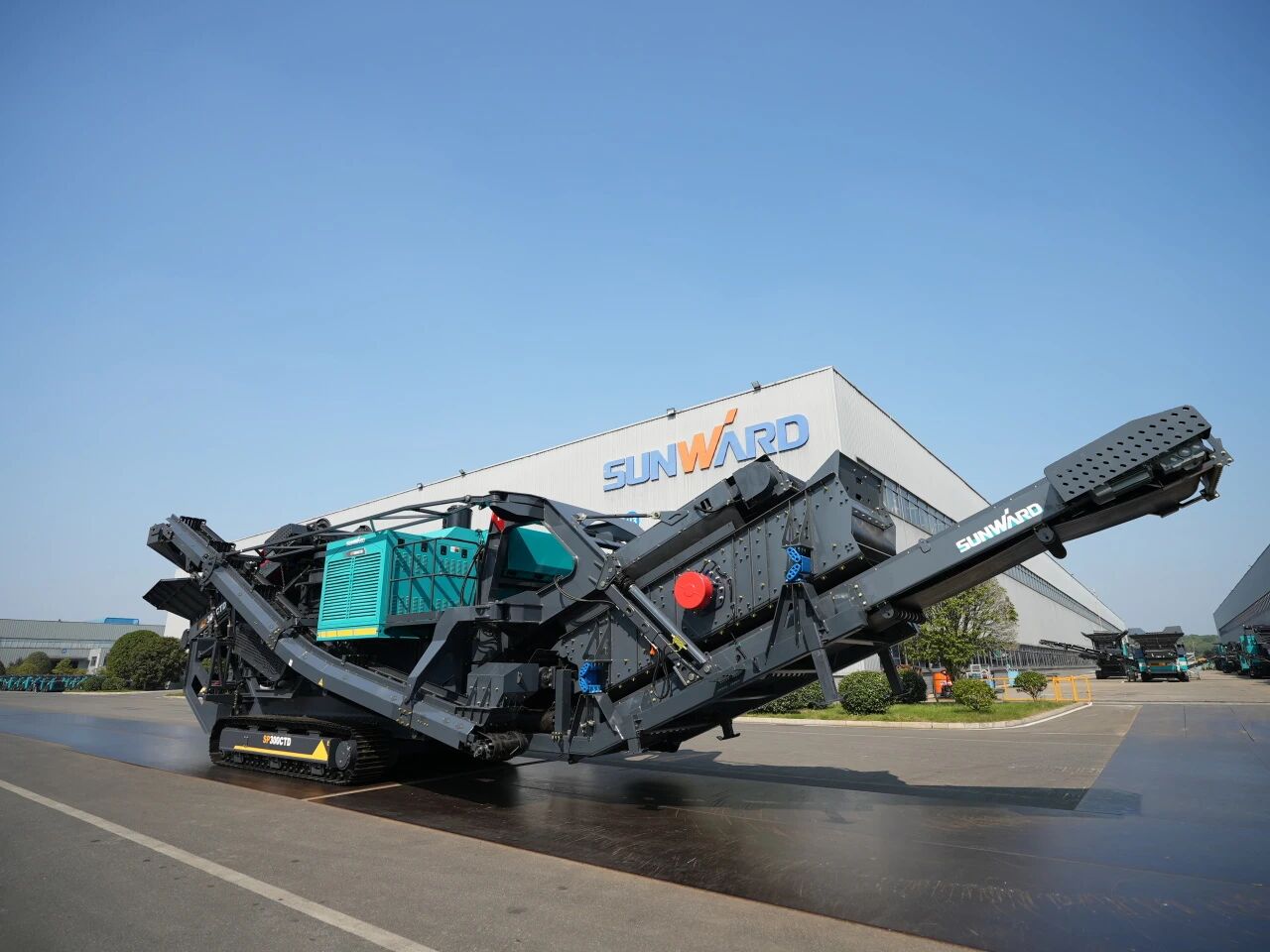 破局国际市场，无惧极寒工况！九游体育(中国)官方网站智能SP300CTD柴电两用圆锥破碎站成功下线