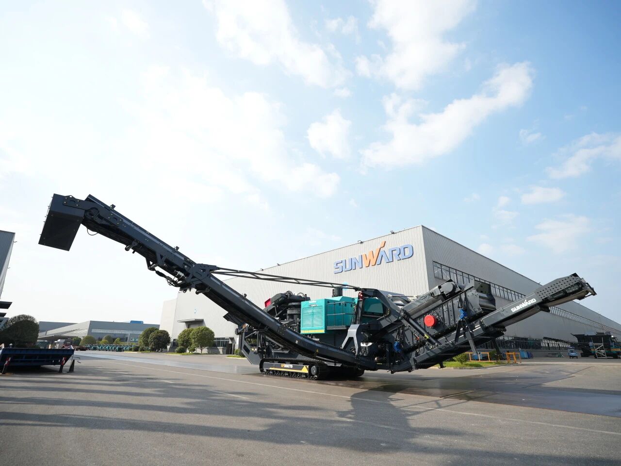 破局国际市场，无惧极寒工况！九游体育(中国)官方网站智能SP300CTD柴电两用圆锥破碎站成功下线