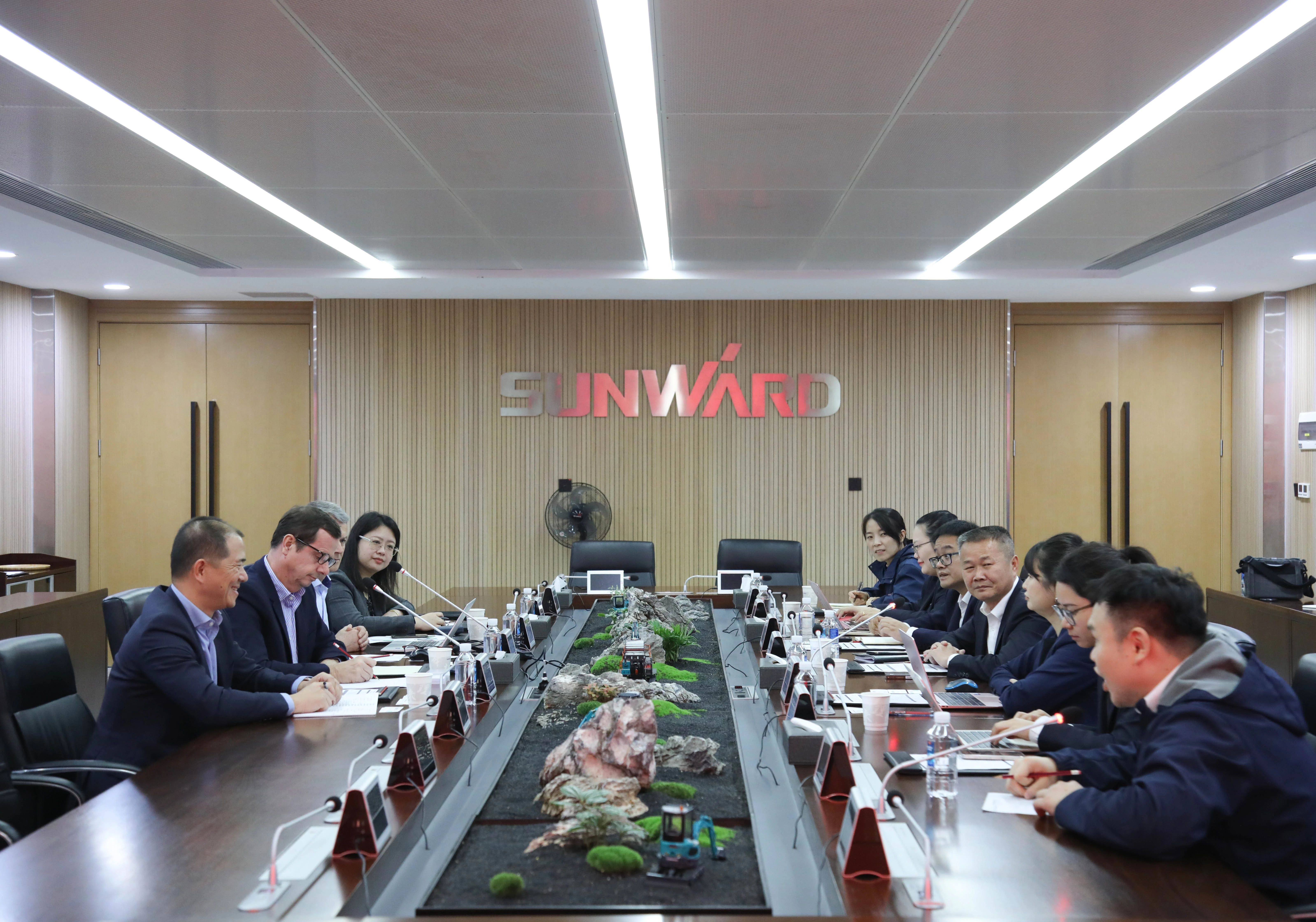 法巴租赁集团到访九游体育(中国)官方网站智能，共拓合作新篇章