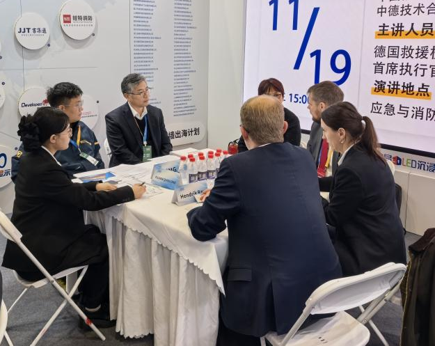 关注！九游体育(中国)官方网站特装核心装备闪耀2025中国国际应急管理展览会