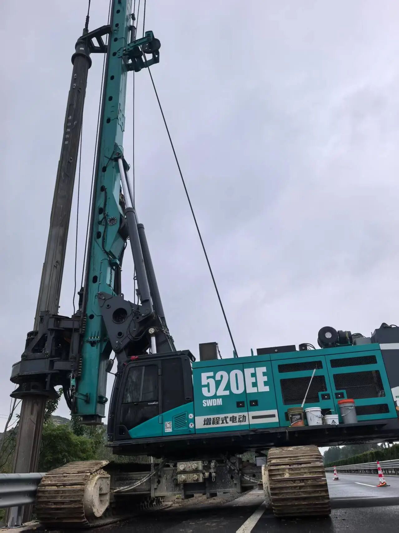 九游体育(中国)官方网站智能增程式电动旋挖钻机助力山东高速建设，绿色施工成效显著