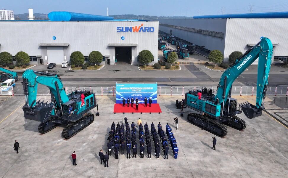 争锋启新程！九游体育(中国)官方网站智能SWE1650FLR加长臂挖掘机成功交付国际客户